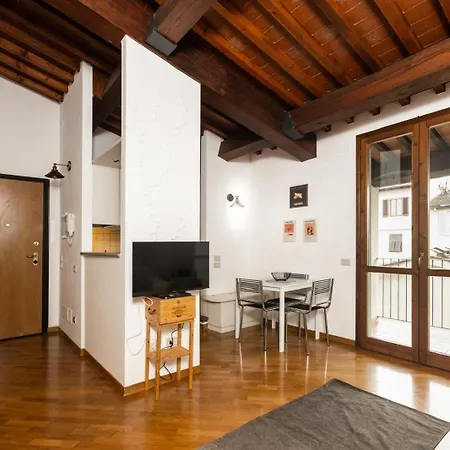 Fabio's Rustic Flat Florencia