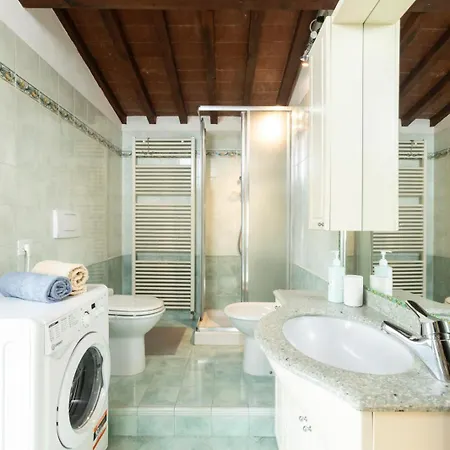 Daire Fabio's Rustic Flat Floransa