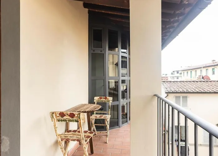 Fabio's Rustic Flat Floransa