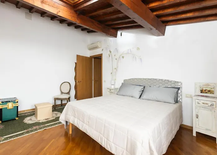 Fabio's Rustic Flat Florencie